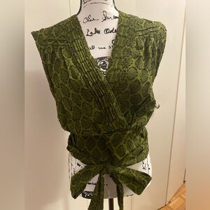 Anthropologie top, worn once , like new, runs big , fits like a small.